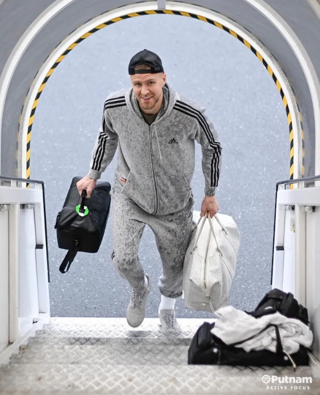 凱爾特人隊(duì)飛往西部備戰(zhàn)與勇士對決