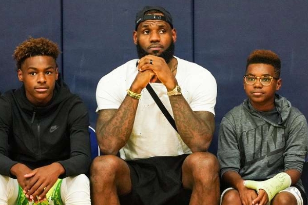 詹姆斯有幾個(gè)兒子？