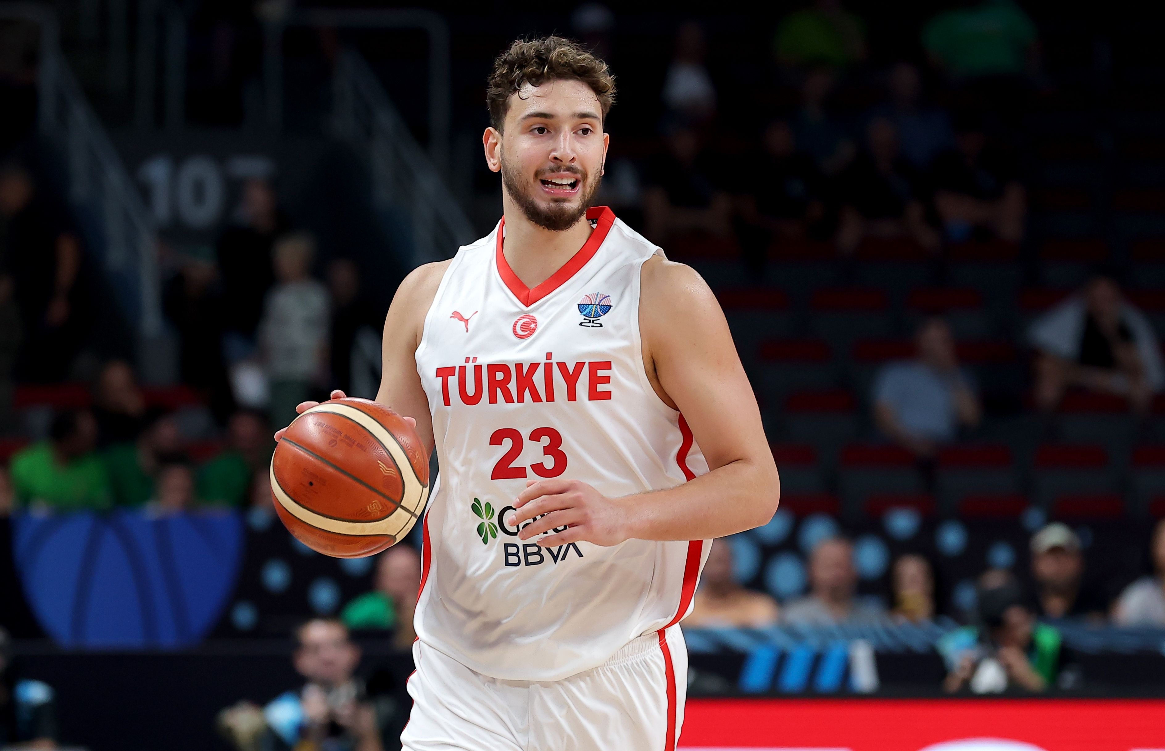 起飛！沉金在7場比賽 7次勝利和7次中贏得了一場比賽 他在歐洲錦標賽中場均21.6+10.9+7.1